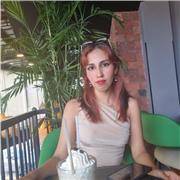 Profesora de inglés imparte clases de inglés a todas las edades